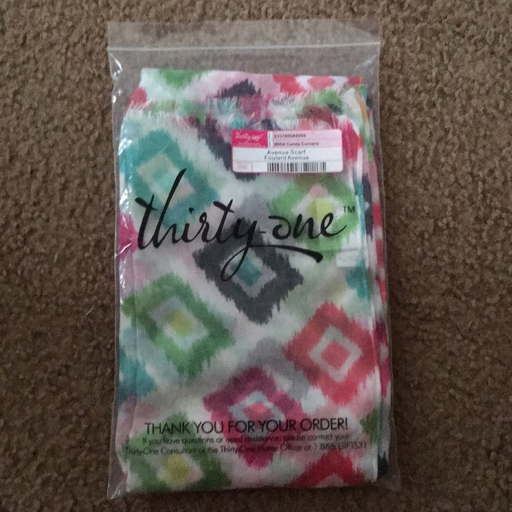 Thirty one avenue scarf